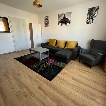 Apartment -free Parking- Trenčín